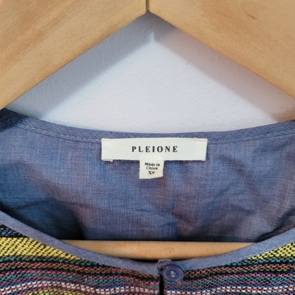 Pleione Chambray and Embroidered Sleeveless Blouse Size XS - Picture 4 of 4